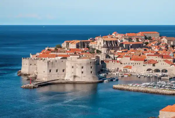 A view of the harbour at Dubrovnik - Croatian translation